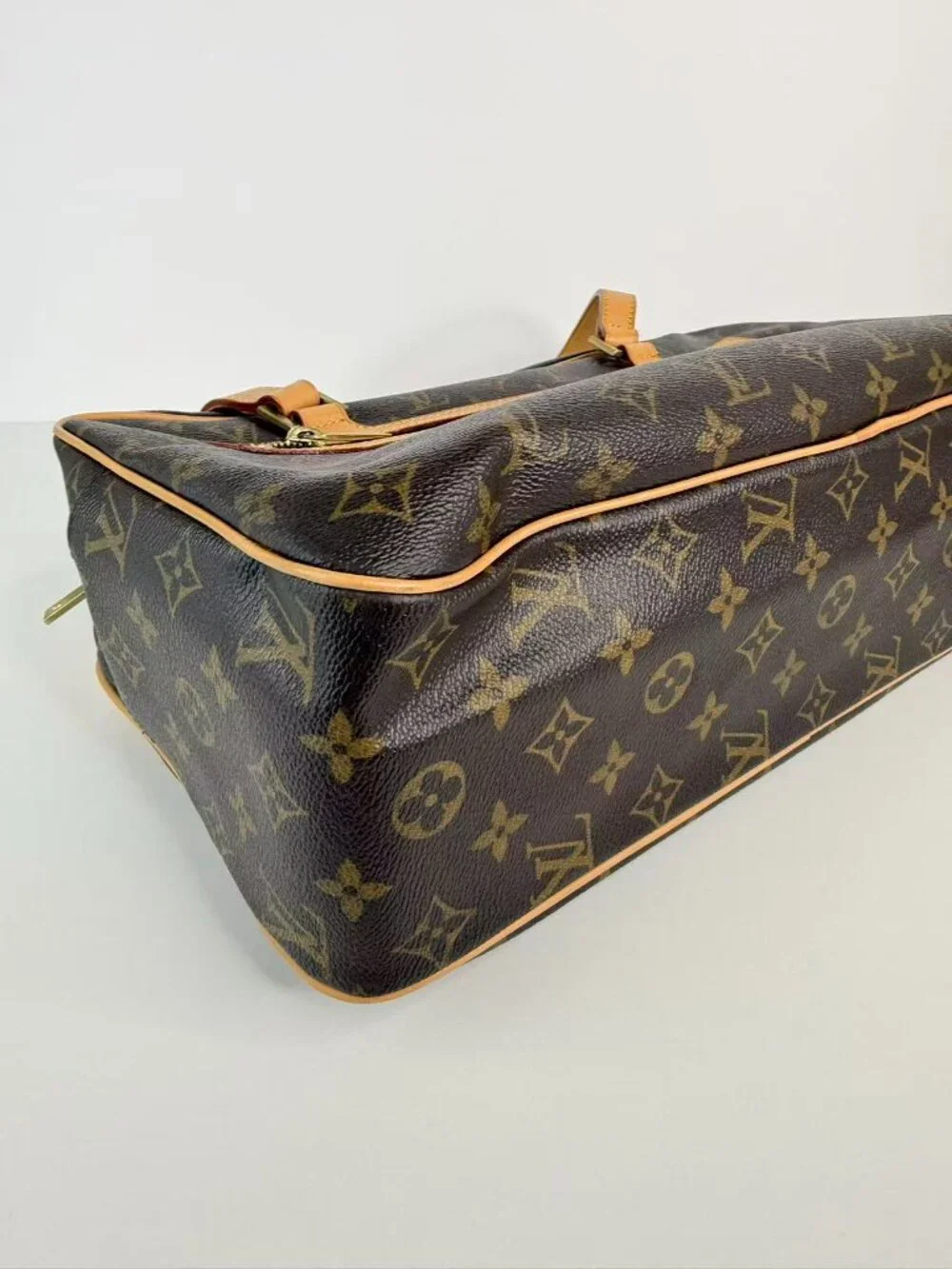 Louis Vuitton discoloration scratches